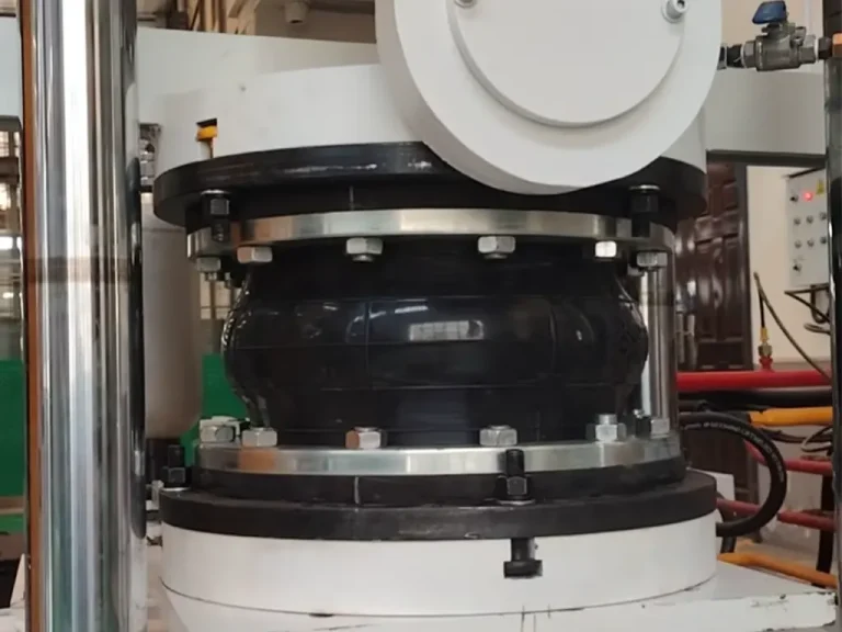 Rubber expansion joint with Aramid reinforcement for extreme temperature pipelines
