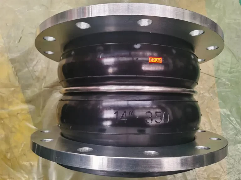EPDM flexible rubber joint installed in industrial water pipeline absorbing pipe displacement