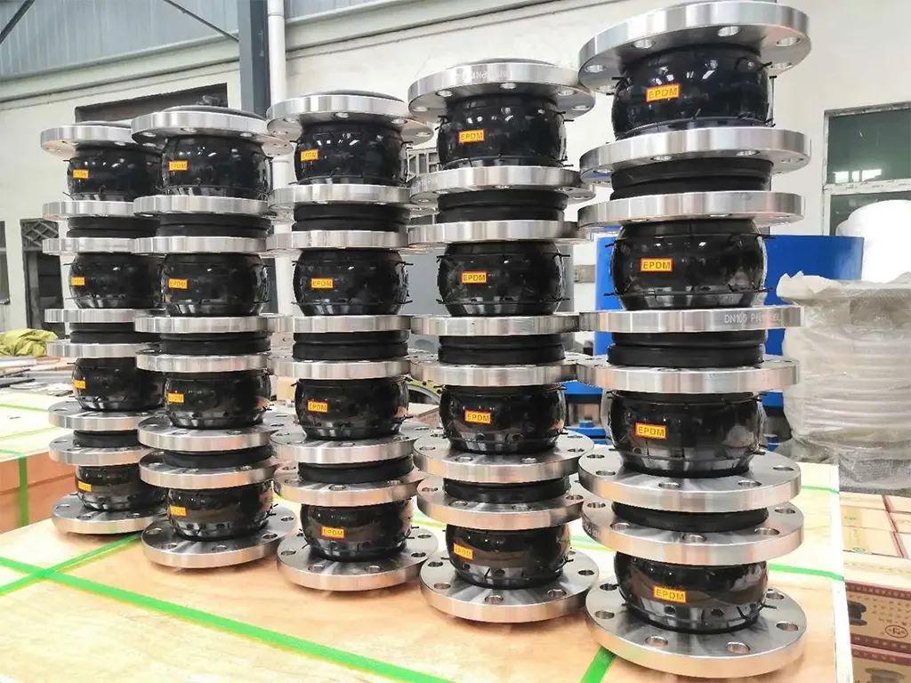 EPDM rubber expansion joint with flanged ends for water pipeline systems